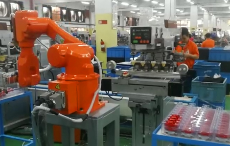 Stacking robots easily solve logistics handling problems